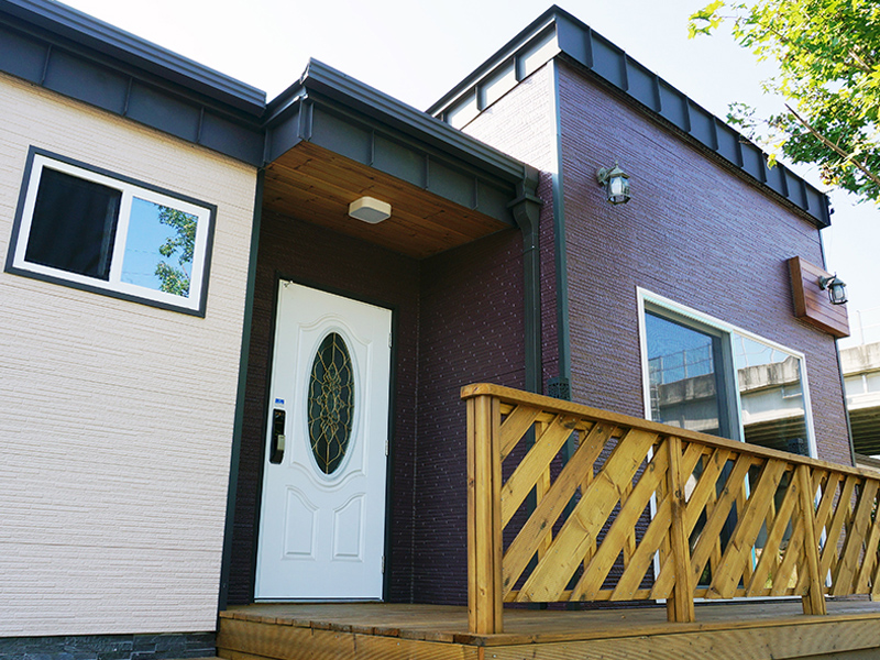 Modern house constructed with PU sandwich panels, showcasing sleek design and insulation.